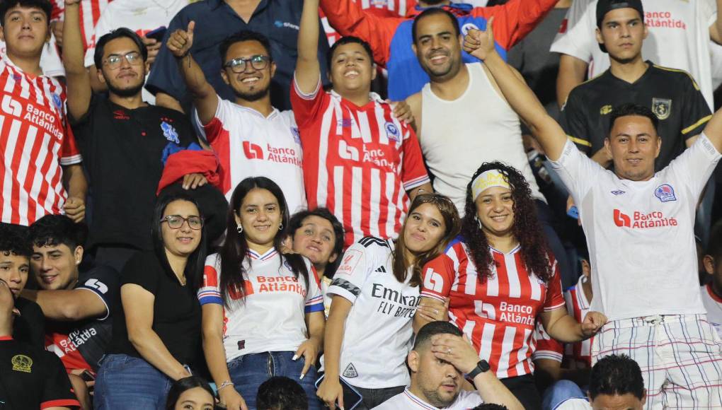 ¡Tremendo! Así está el ambiente en las graderías para el clásico. 
