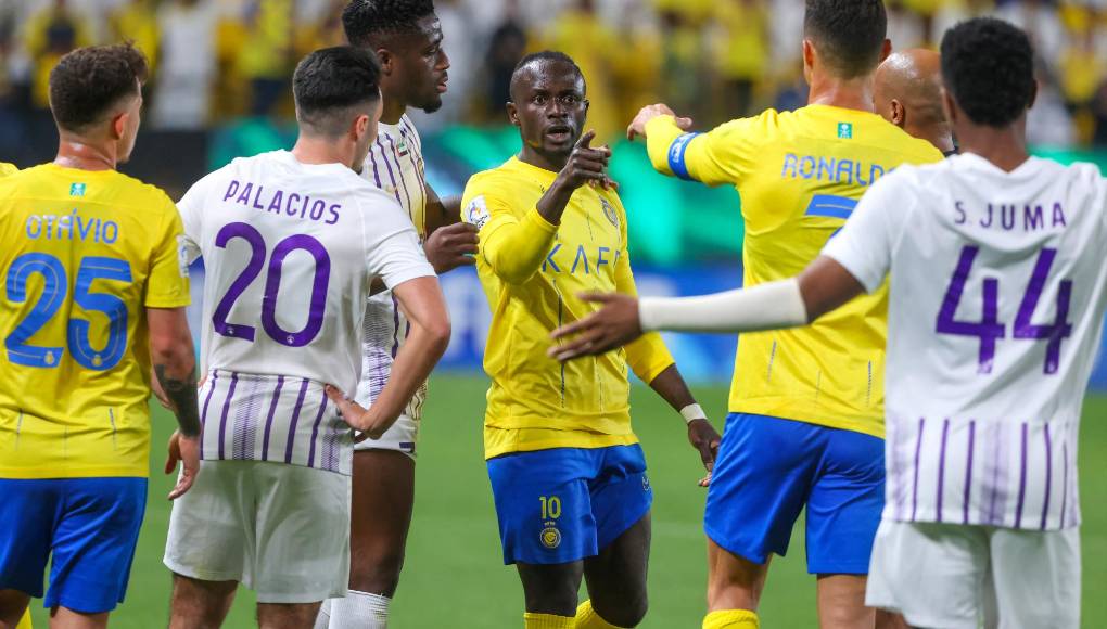Sin embargo, las cosas no estaban saliendo de la mejor manera y el Al Nassr comenzó cayendo por 1-2 en el primer tiempo (1-3 en el global).