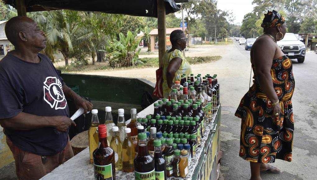 El guiffity, es una bebida propia de los garifunas. Se elabora a base de hierbas y raíces, es muy popular su consumo en estas comunidades.