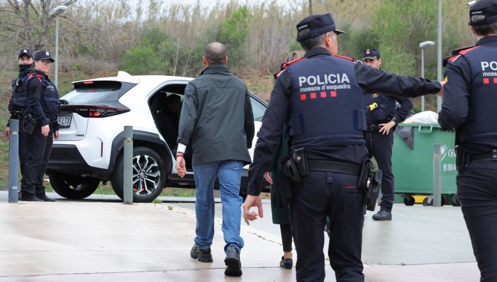 Esta circunstancia lo habilitaría, en caso de sentencia firme, a empezar a tener beneficios penitenciarios. Al final de la breve vista, Alves, que compareció desde prisión a través de videoconferencia, aseguró al tribunal que no huiría y que cree en la justicia.