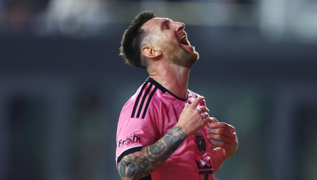 Sin duda alguna, que el partido de vuelta tendrá mucho picante por la tensión que se vivió en la ida. Solo que esta vez Messi si arrancará de titular.