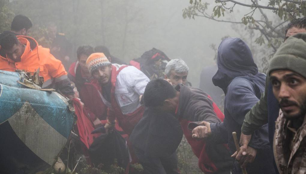 Además del presidente y el ministro de Exteriores, en el aparato viajaban también el gobernador de la provincia de Azerbaiyán Oriental, el principal imán de la región, el jefe de seguridad del presidente y tres tripulantes.