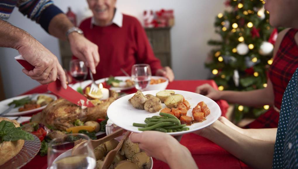 Disfrute y cuide su estómago en las cenas navideñas