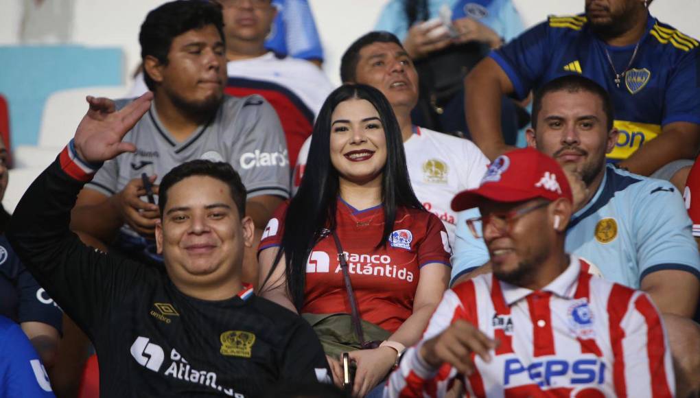 Novia de Auzmendi cautiva, derroche de bellezas y ambientazo en el Motagua-Olimpia