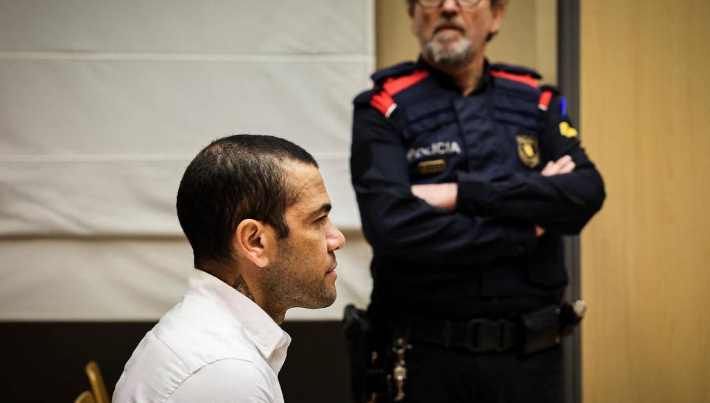 Alves fue condenado en febrero por ese tribunal a cuatro años y medio de cárcel por haber violado a una mujer en los baños de una discoteca de esa ciudad española a finales de 2022.