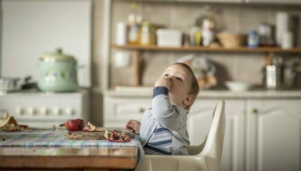 Enséñele al bebé a comer saludable