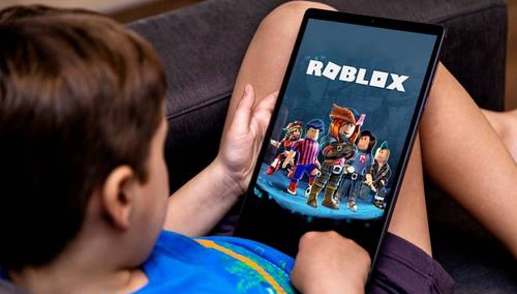 Roblox añade controles parentales y restringe chats