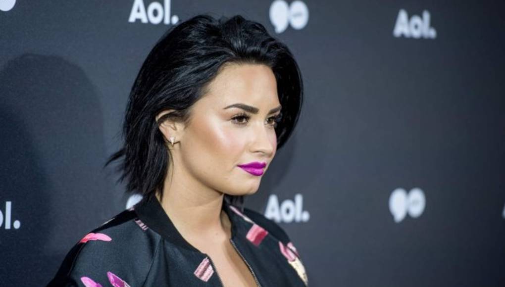 Demi Lovato se refugia en su perro 'Batman'  
