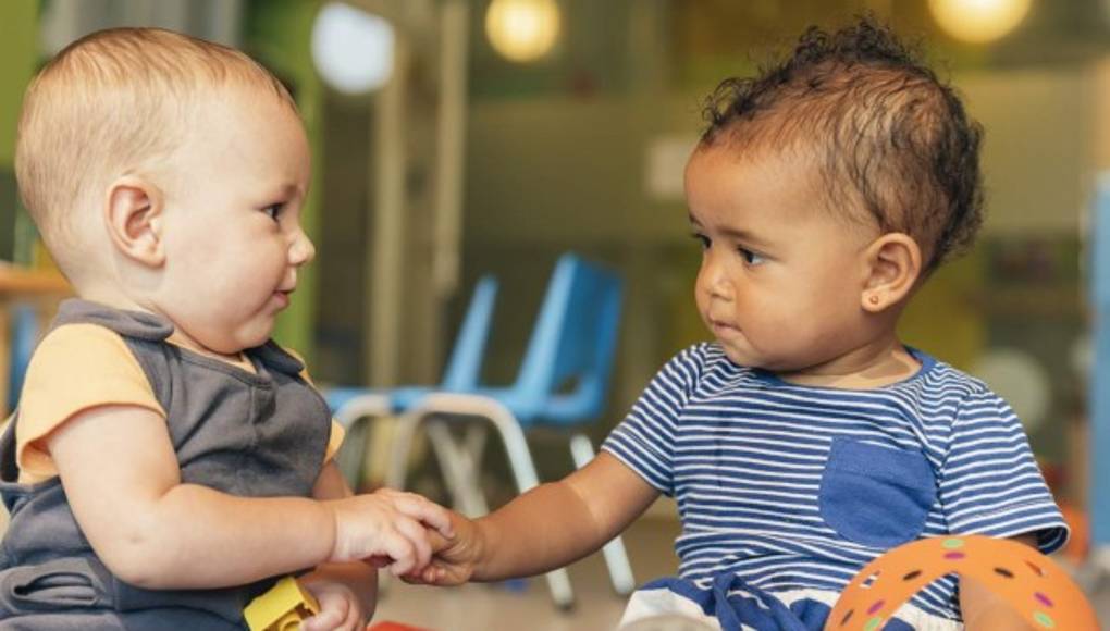 Por qué decirle chu-chú al bebé es mejor que decirle tren para sus habilidades lingüísticas