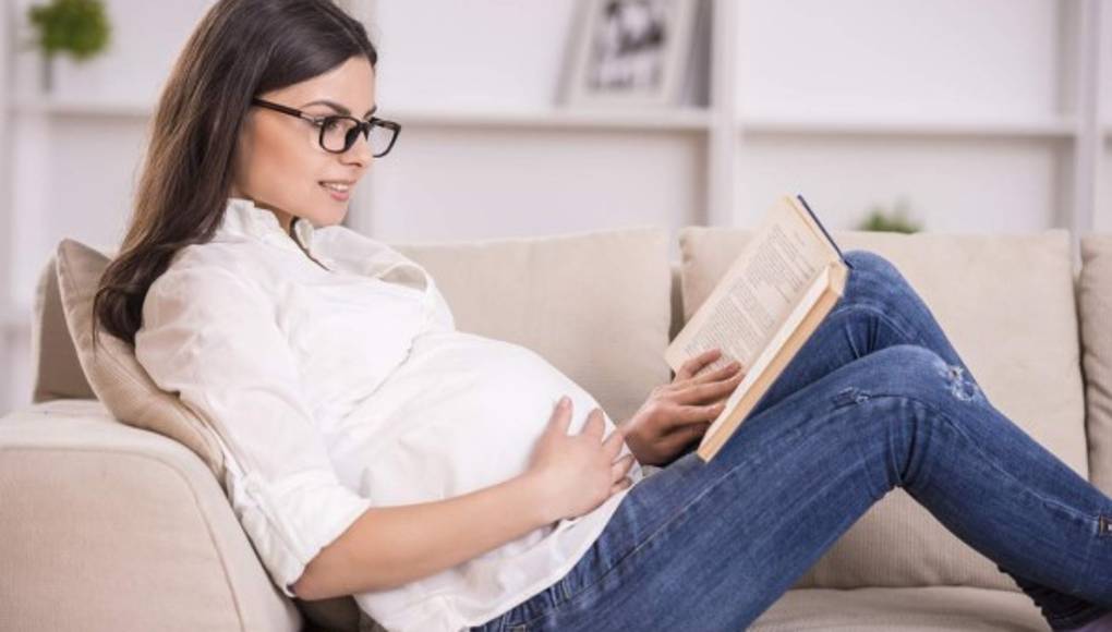 6 beneficios de leerle al bebé antes de nacer