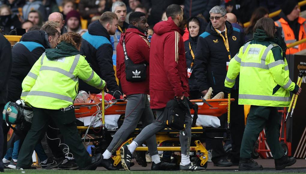 Este fin de semana el fútbol en Inglaterra vivió un gran susto luego de que una futbolista colapsara en pleno partido.