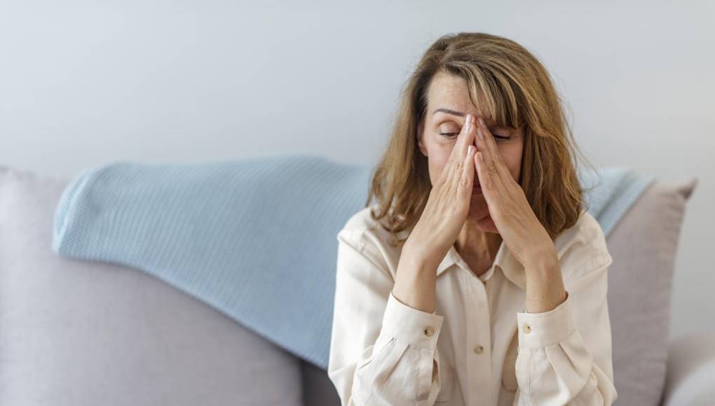 ¿Cómo lidiar con los cambios de humor y problemas de memoria en la menopausia?
