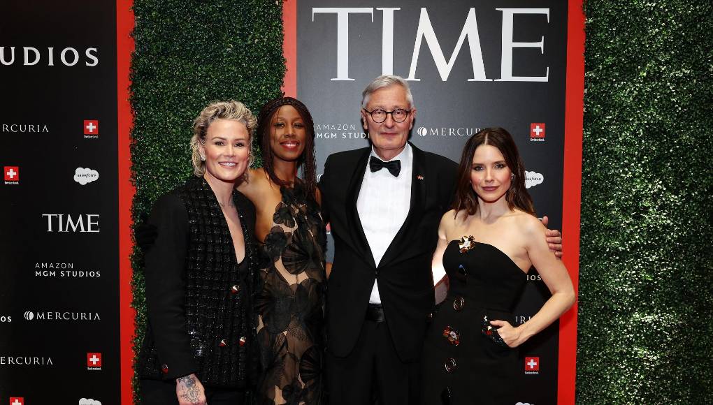 Por lo demás, la actriz de 41 años se siente más feliz que nunca antes en toda su vida y sólo tiene un consejo que dar: “Da mucho, mucho miedo ser valiente y decir: ‘No soy feliz’. Sobre todo si estás en pareja y tienes que decirlo primero. Pero si lo haces, tienes la oportunidad de ser feliz. De encontrar tu alegría”.