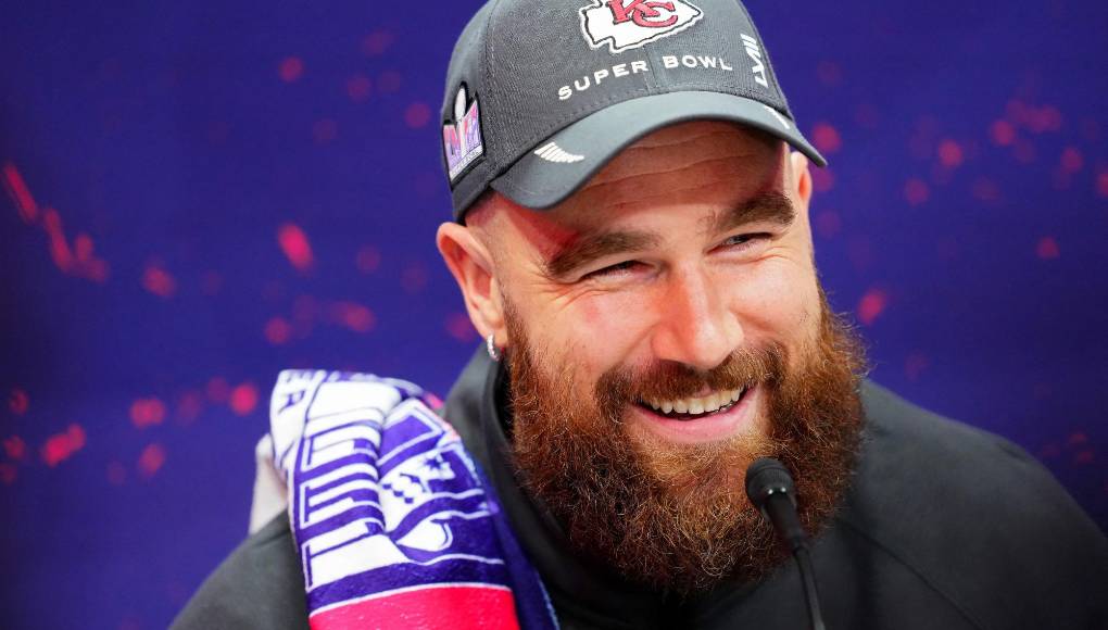 La notoriedad del ‘tight end’, de 34 años, se ha disparado en los últimos meses brindándole tantos espacios en las noticias de espectáculos como en las deportivas.