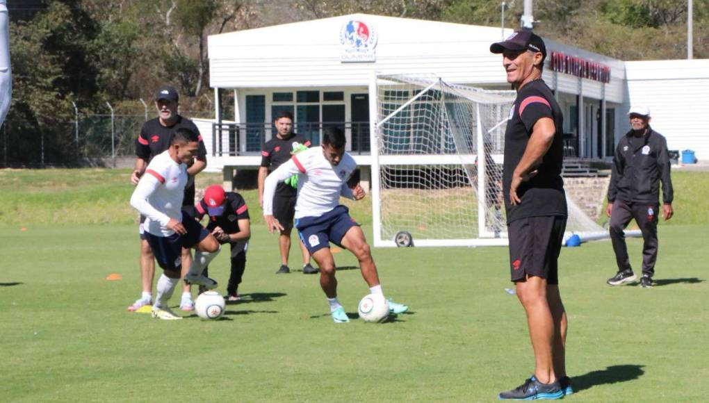 Pese a que Pedro Troglio no estará en el clásico ante Motagua, el estratega argentino estuvo afinando detalles este viernes para intentar sacarle puntos a los Azules. Así sería su 11 titular este sábado. 