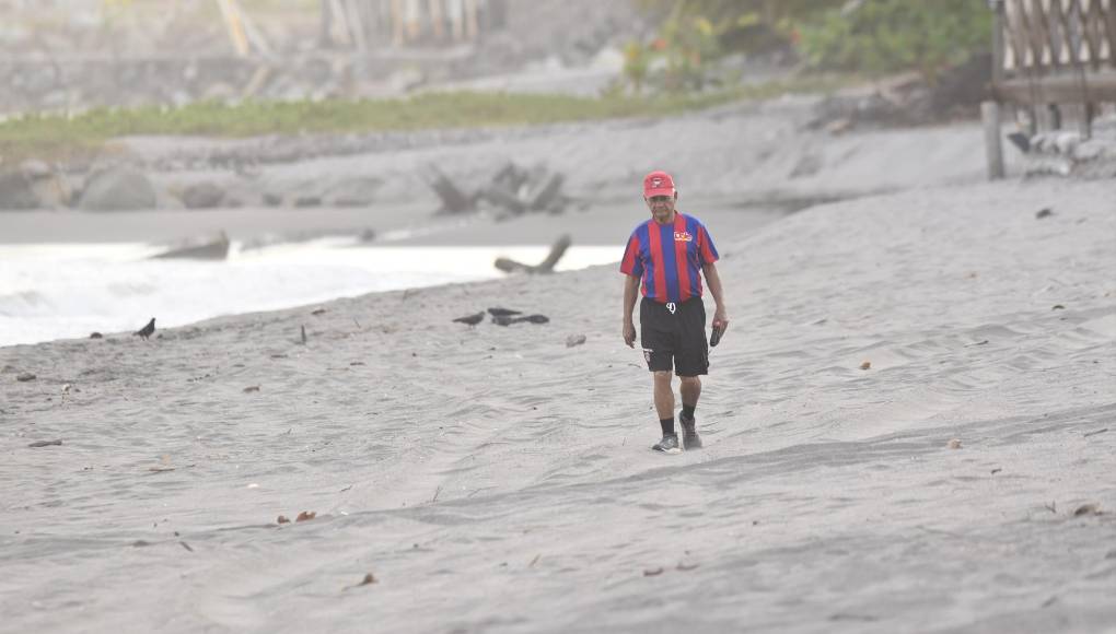 Las playas en el sector oeste se han renovado, muchos empresarios hoteleros han invertido para hacerlas exclusivas para los amantes de las caminatas entre olas y arena.