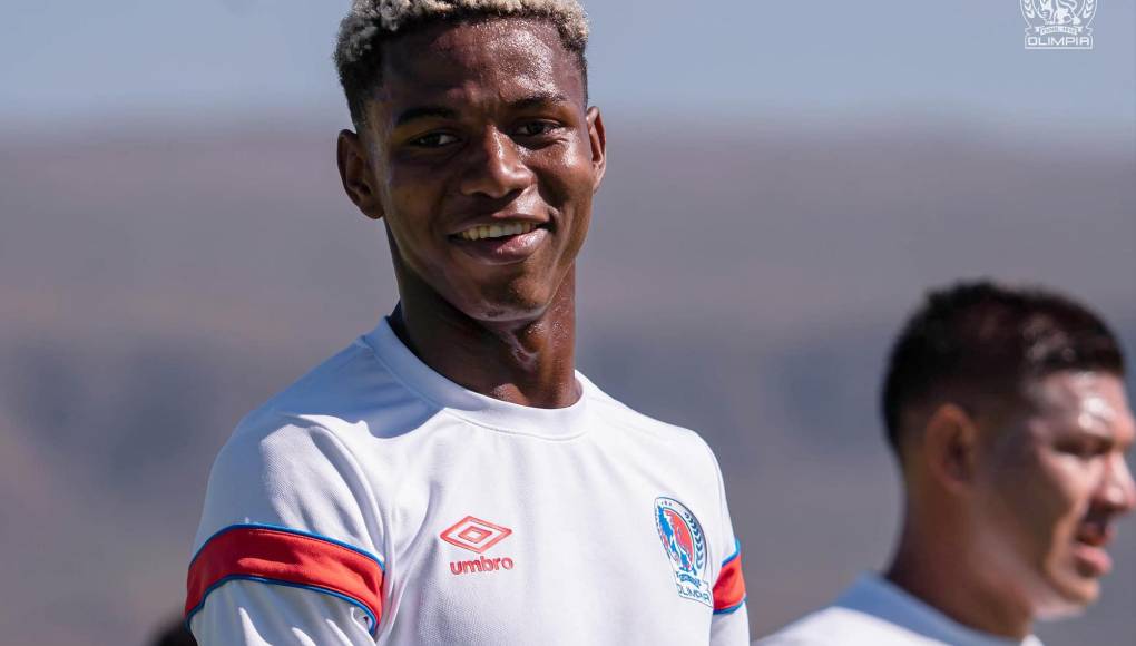 DEFENSA: Julián Martínez es titularísimo en la zaga central.