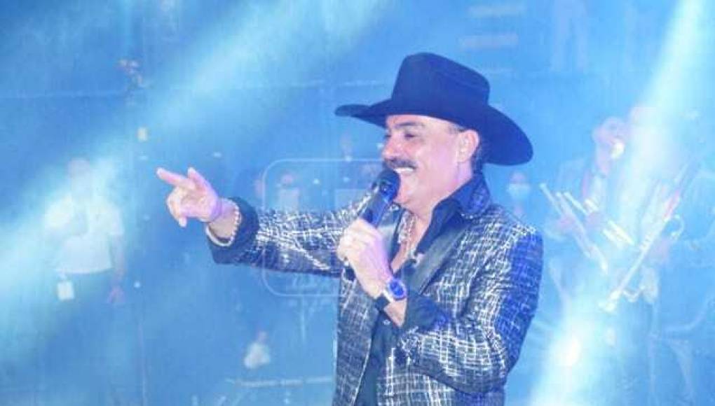 El Chapo de Sinaloa deleita con concierto en el Campo AGAS