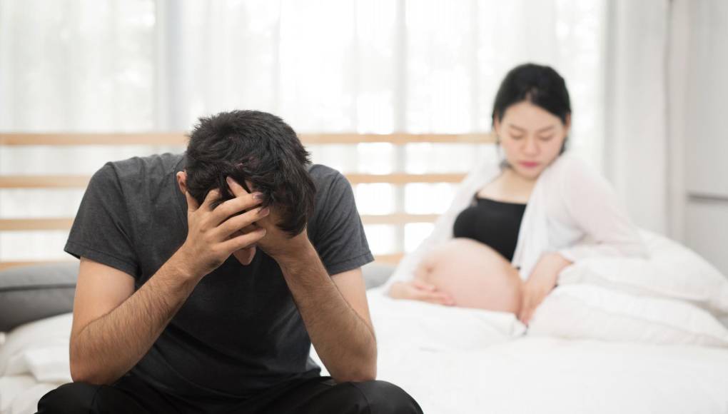 Joven embaraza a la prima de su novia