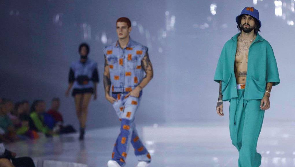 Maluma presenta su moda sin género