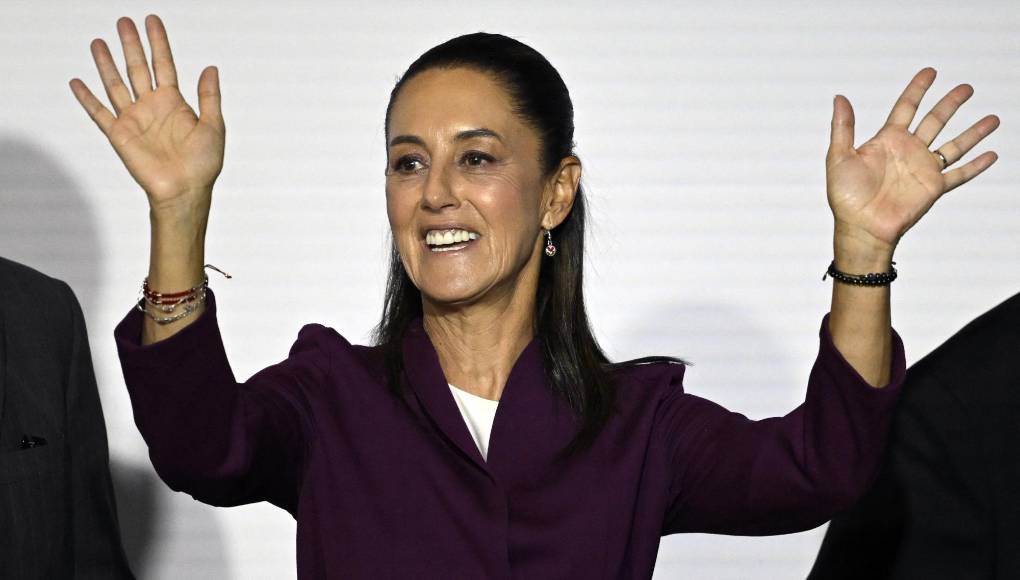 Claudia Sheinbaum, la exjefa de Gobierno de Ciudad de México y la candidata presidencial en las elecciones de 2024 del partido gobernante de México, el Movimiento Regeneración Nacional (Morena), es la amplia favorita en las encuestas para los comicios del próximo 2 de junio.