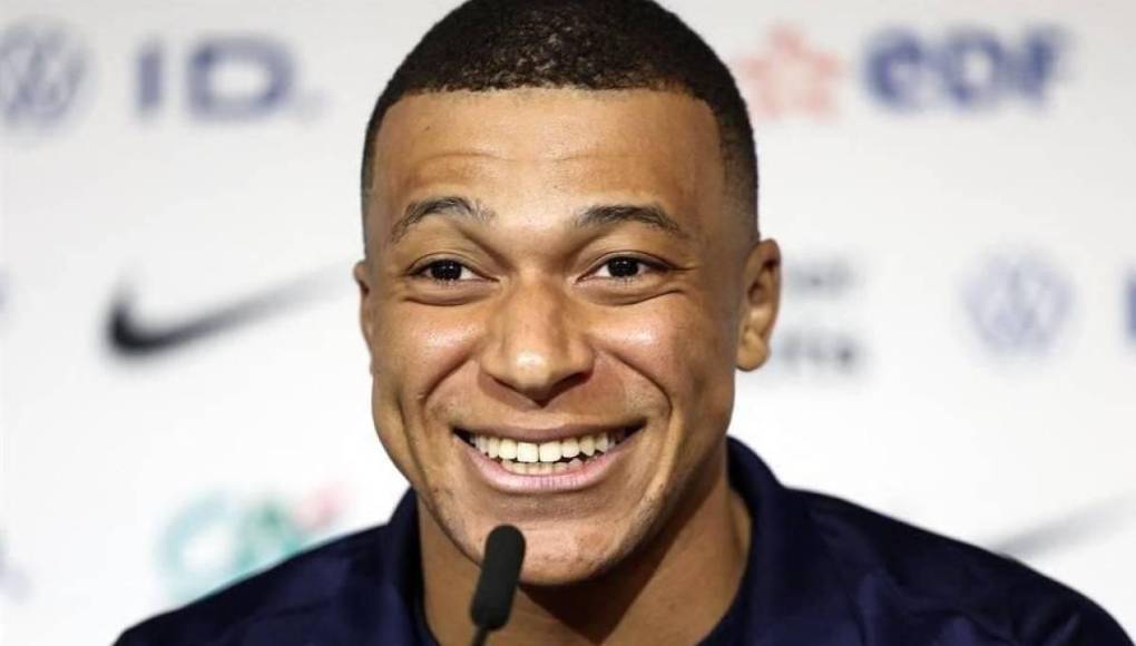 “La Eurocopa será mi prioridad, pero espero que esté resuelto para entonces”, dijo Kylian, teniendo en cuenta que ahora lo que le importa es su país.