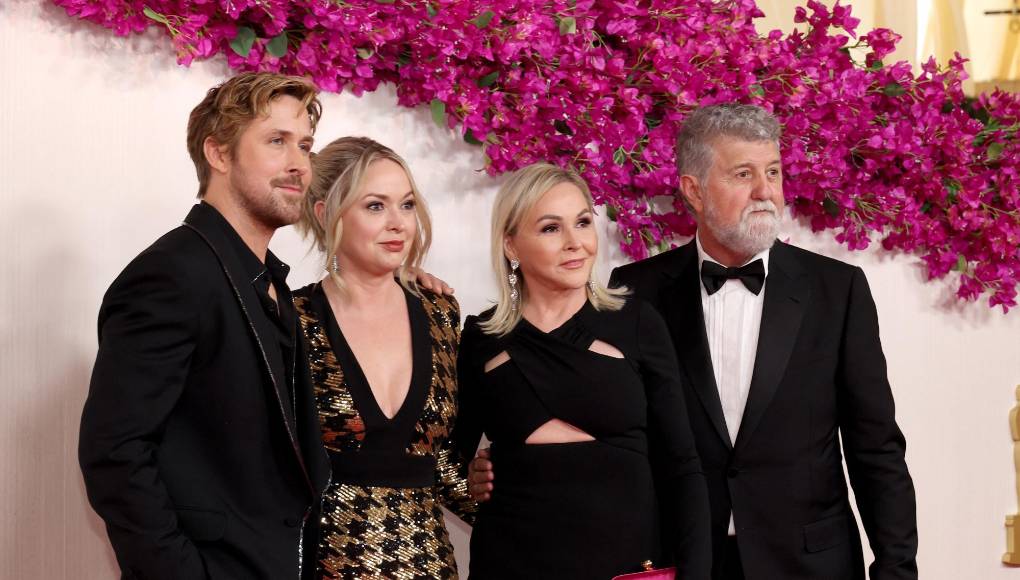 Para un evento tan especial, Ryan Gosling, además de su hermana Mandi, también invitó a su mamá Donna Gosling, y a su padrastro Valerio Attanasio.