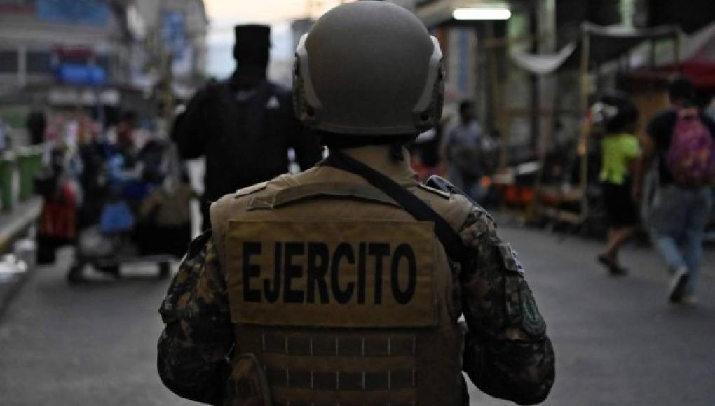 Casi 800 detenciones en Honduras por violar el toque de queda absoluto