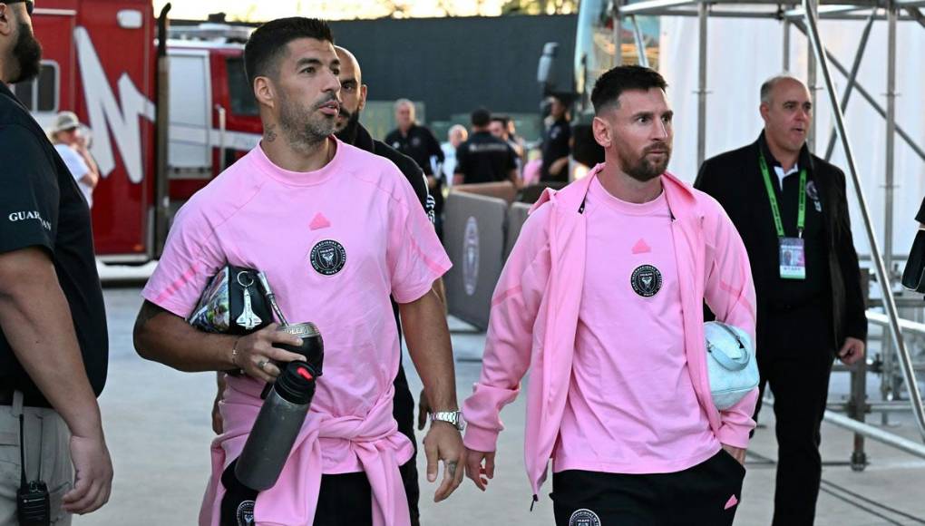 Amigos inseparables. Messi y Luis Suárez llegaron juntos al escenario del amistoso entre Inter Miami y Newell’s.