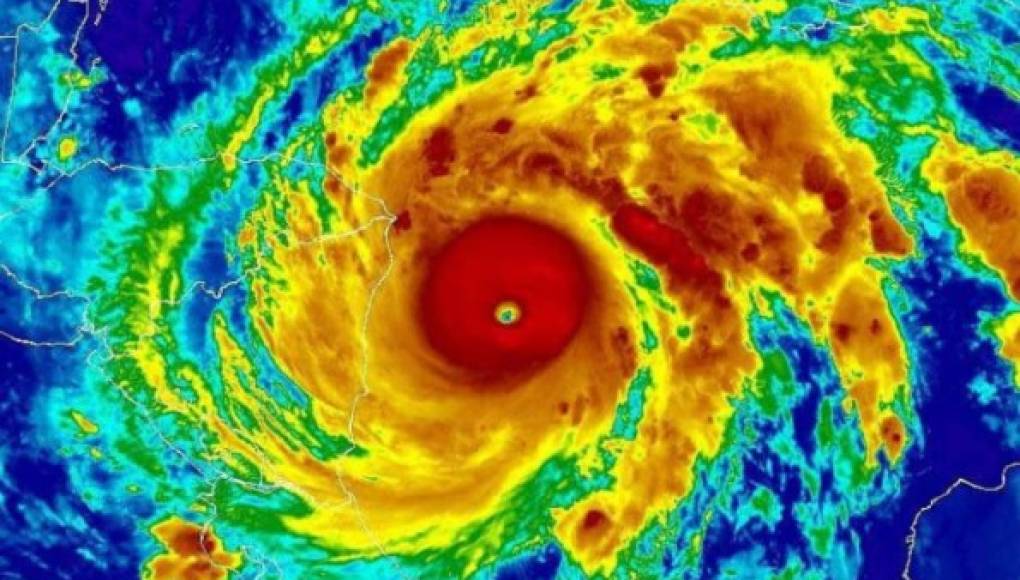 En vivo: Iota es una 'bestia natural', un súper huracán
