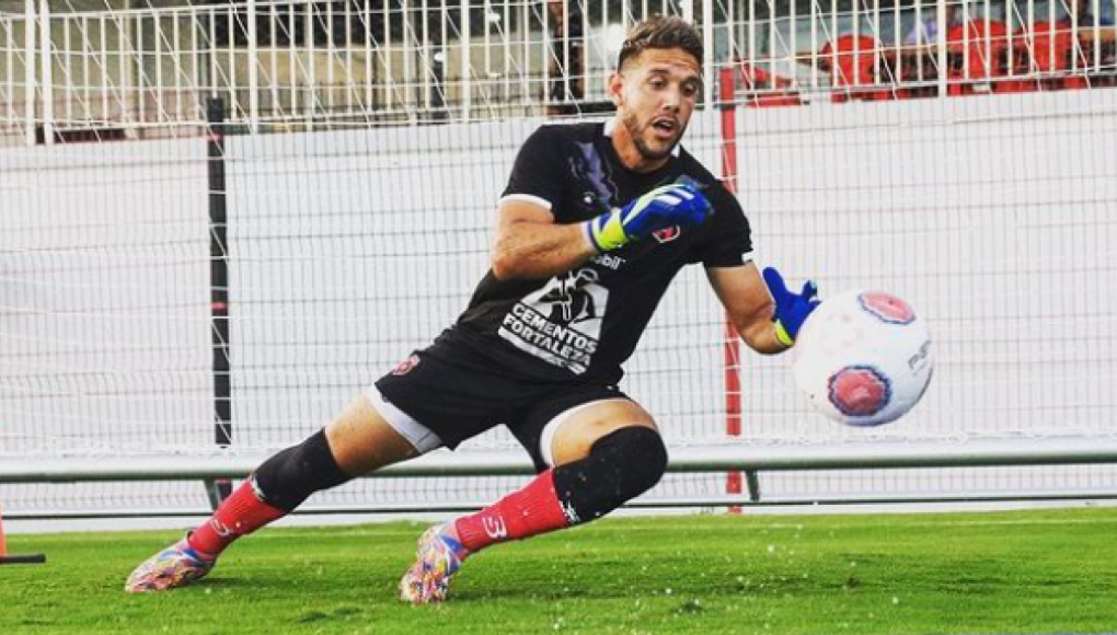 Leo Moreira se quejó de Gustavo Alfaro por descartarlo de la lista preliminar para el decisivo duelo frente a Honduras en Estados Unidos. Considera que se merece una chance de ser llamado aunque sea de suplente.