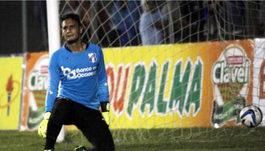 Javier Cruz se había formado en el Marathón, pero fue en el Honduras Progreso donde debutó como portero.