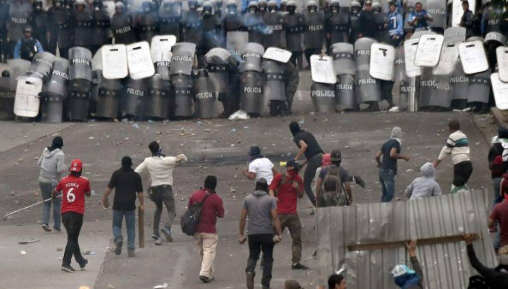 Honduras se hunde en el caos por la tensa espera electoral