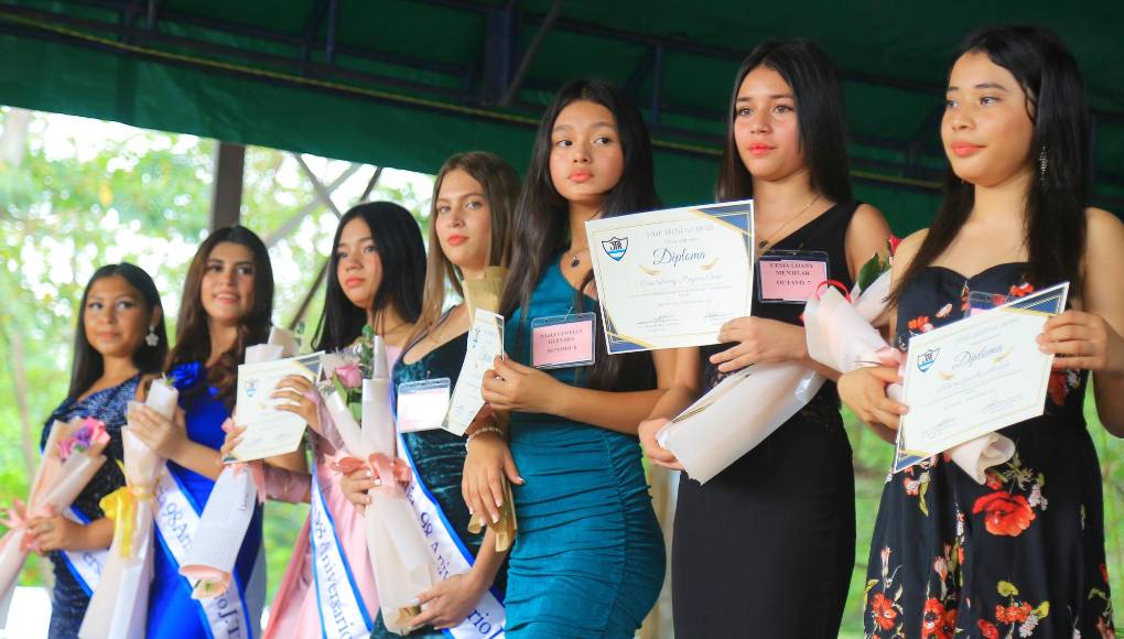 El jurado calificado tuvo una dura tarea al elegir a la nueva madrina de aniversario, pues todas las participantes mostraron gran capacidad y por su puesto, enorme belleza. 