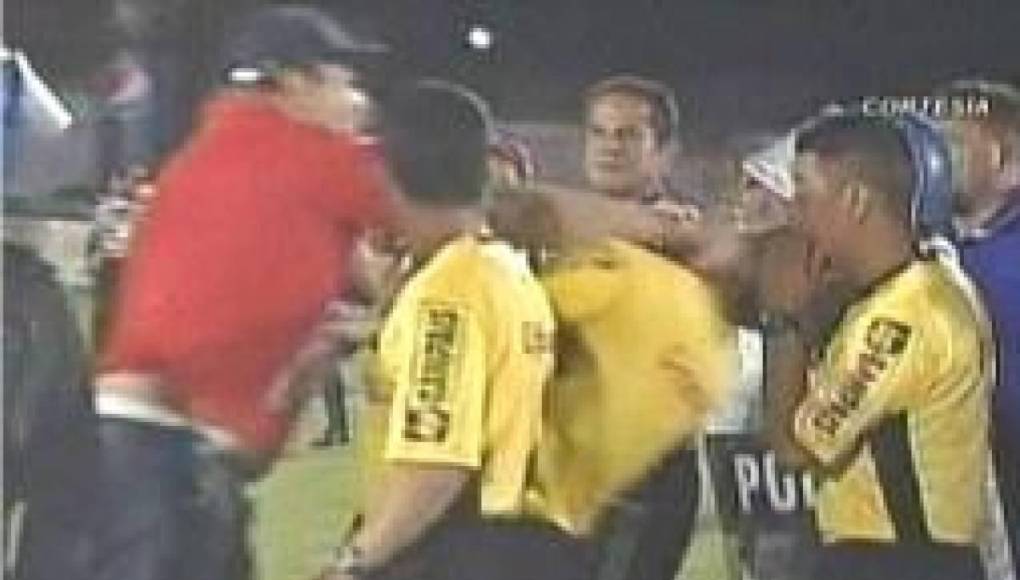 La Policía informó que Javier Hernández fue procesado en el Juzgado de Letras con competencia territorial nacional en materia penal por suponerlo responsable de la comisión del delito de testaferrato en perjuicio de la economía del Estado de Honduras, según número de expediente 09-2018.