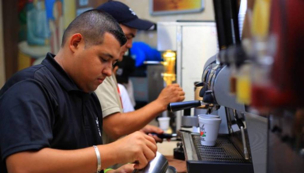 Baristas de café ponen a prueba sus conocimientos en concurso