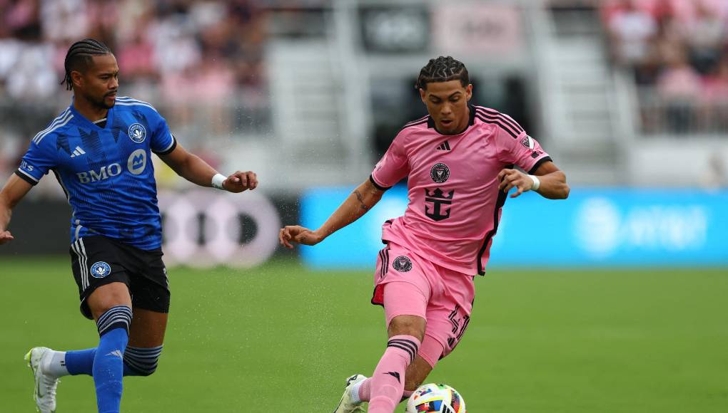 Lo más destacado fue el hondureño, quien cambió de posición y estuvo como lateral derecho por el transferido DeAndre Yedlin con Julian Gressel incorporándose al centro del campo junto al argentino Fede Redondo.