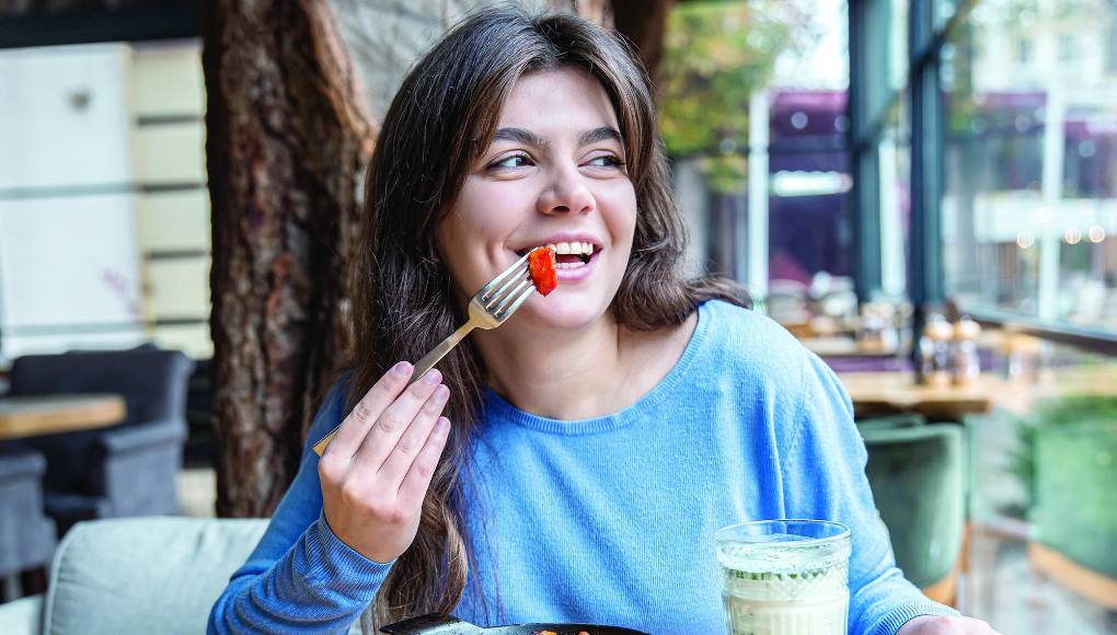 Los mejores cinco alimentos que aumentan la felicidad