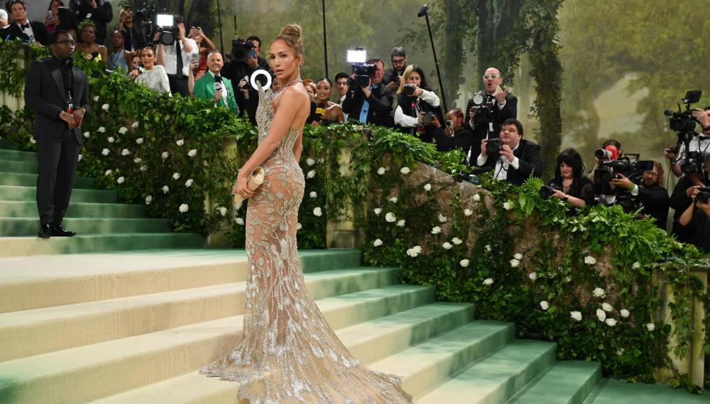 La actriz y cantante Jennifer López fue de las primeras en llegar.