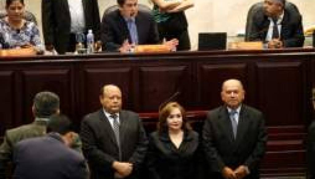 Honduras: Magistrados destituidos califican de ilegal acto de diputados