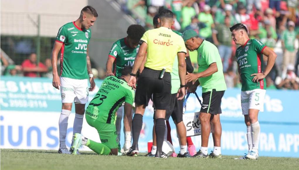 El portero panameño recibió atención médica un par de veces por ese golpe que recibió en la cabeza.
