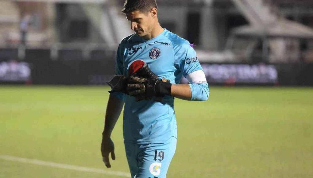Jonathan Rougier se fue apesarado luego de perder un nuevo clásico capitalino contra el Olimpia.