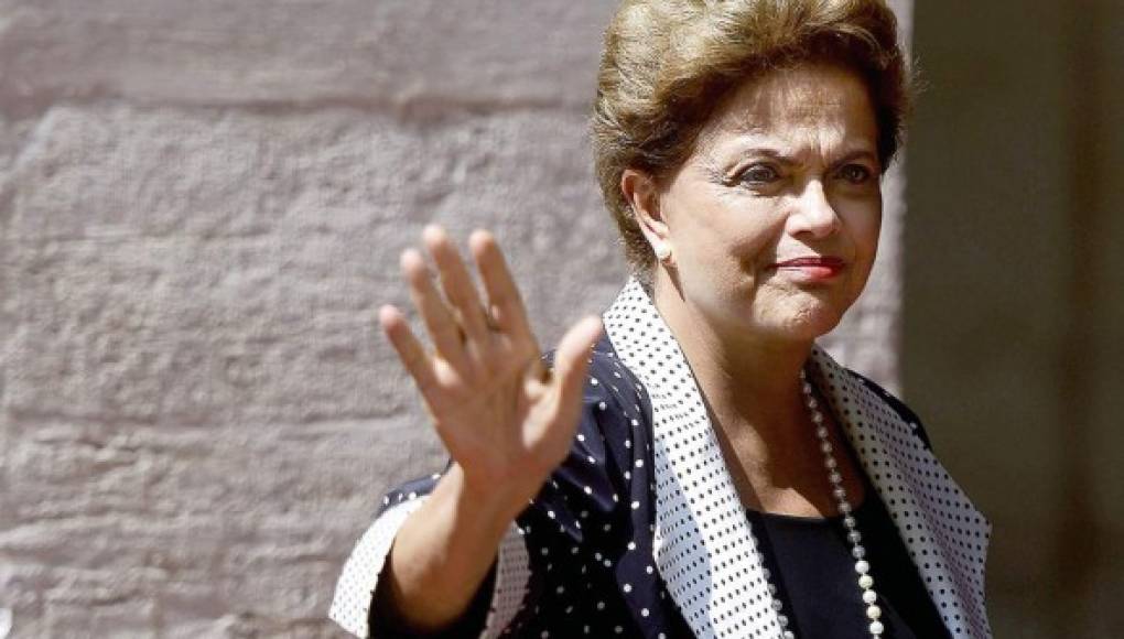 Dilma Rousseff afronta los ataques de amigos y enemigos