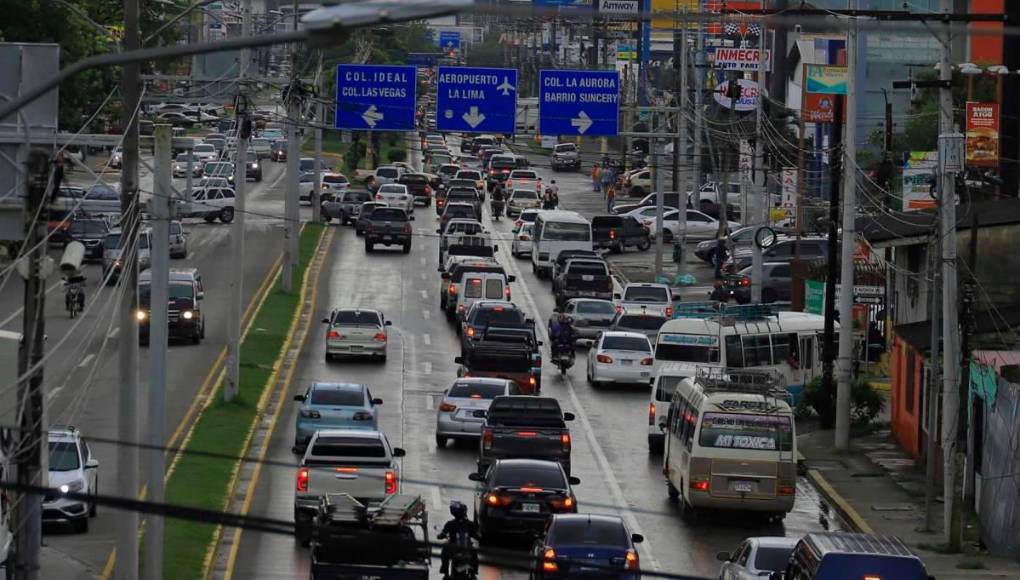 San Pedro Sula tiene, en este momento, dos importantes opciones que le permitirán acabar con el congestionamiento vehicular y evitar un caos (con enfrentamientos entre choferes) en los próximos 10 años por el incremento del parque vehicular, que experimenta un crecimiento promedio anual de 8% en Cortés.