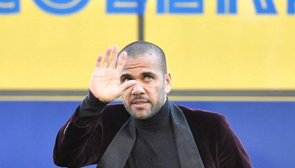 Alves disputó 408 encuentros en el club en las más de ocho temporadas que llevó a cabo con la camiseta culé, en dos etapas distintas.