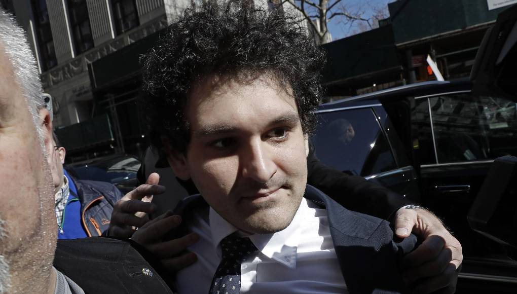 Uno de ellos, se conoció en los últimos días a través de la presentación de los documentos probatorios, fue Sam Bankman-Fried, conocido como “el rey de las criptomonedas”.