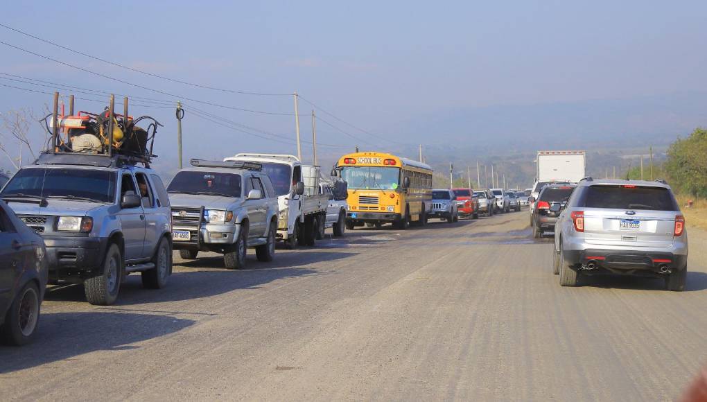 La tecnología white topping consiste en colocar sobre el asfalto existente una nueva capa de concreto, para mejorar las condiciones de la carretera y ampliar su vida útil.