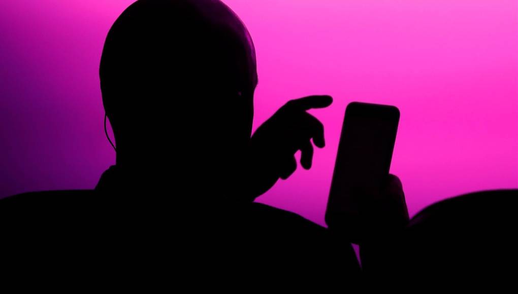 El 30% de las personas ve correcto vigilar a su pareja sin consentimiento