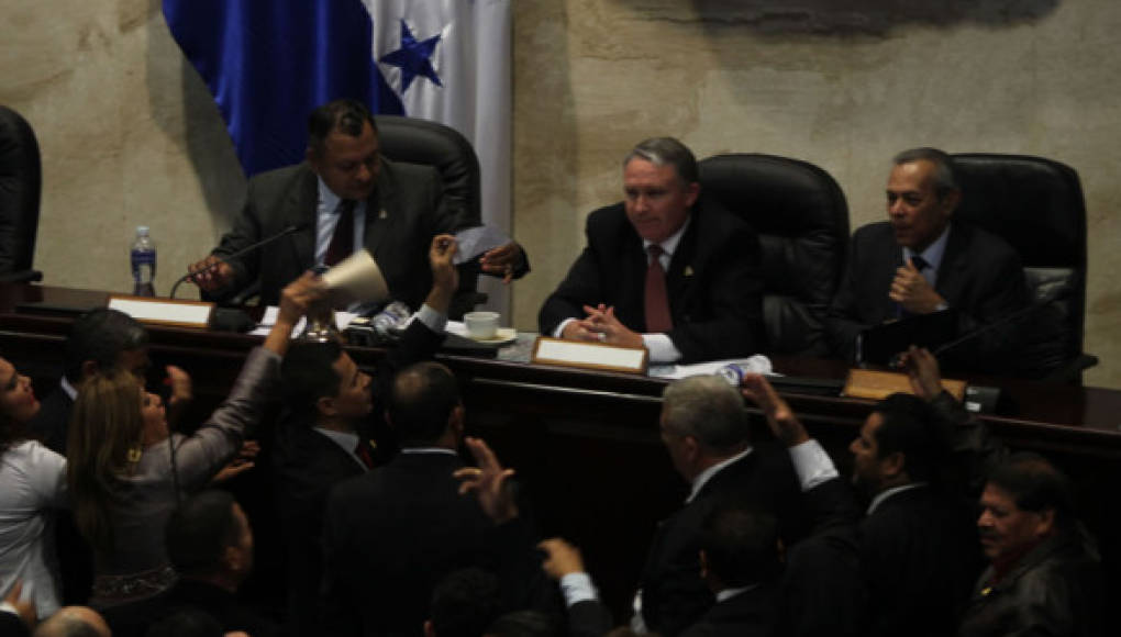 Fotos del zafarrancho en el Congreso Nacional de Honduras