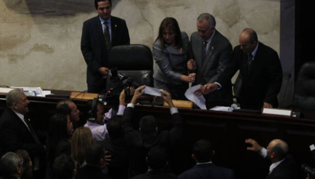 De 'vergonzoso' califican hondureños primera sesión de nuevo Congreso